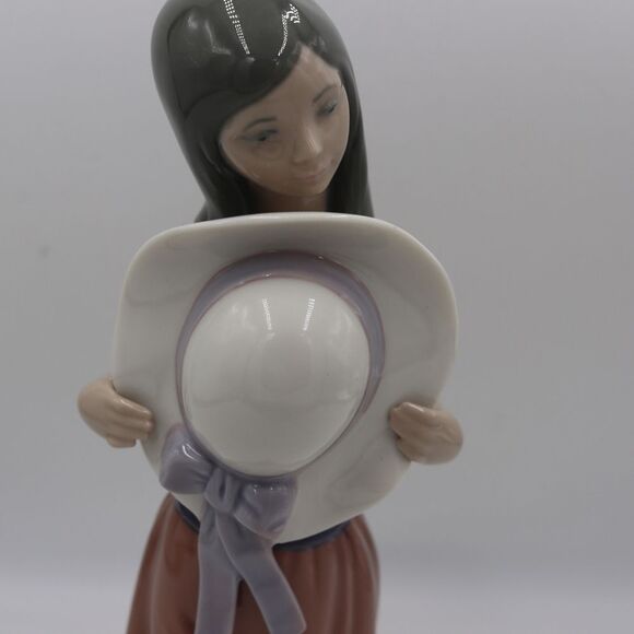 Lladro 5007 Bashful Girl in Pink Dress with Hat Figurine Statuette - Picture 2 of 12